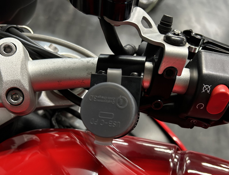 TRIUMPH SPEED TRIPLE 1050
