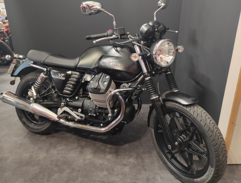 MOTO GUZZI V7 STONE