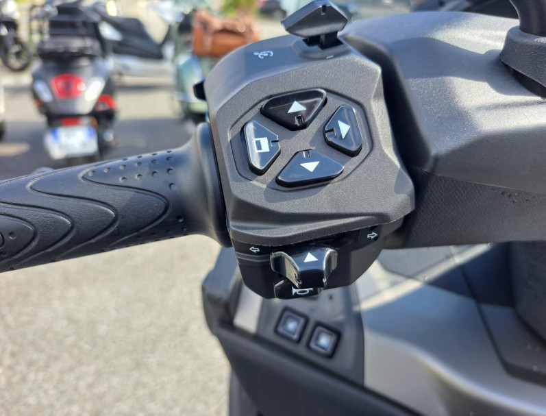 PIAGGIO MP3 530 HPE EXCLUSIVE