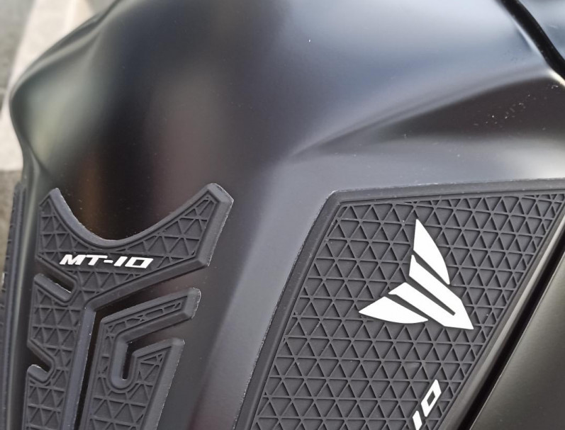 YAMAHA MT-10