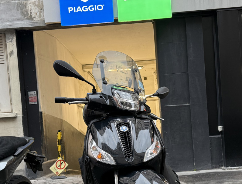 PIAGGIO MEDLEY 125 CC GARANTIE 12 MOIS NOIR BRILLANT BON ETAT CRIT