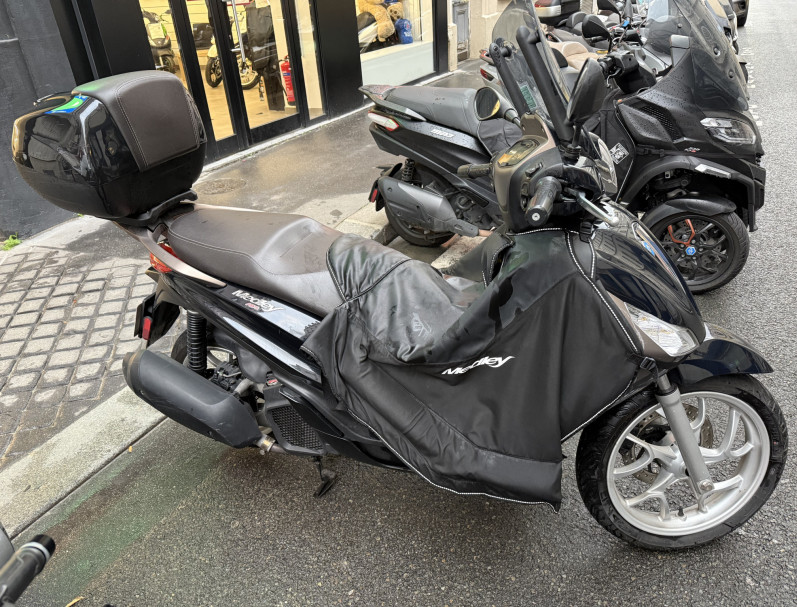 PIAGGIO MEDLEY 125 CC GARANTIE 12 MOIS NOIR BRILLANT BON ETAT CRIT