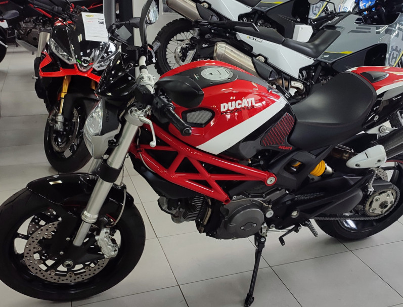 DUCATI 796 MONSTER A2
