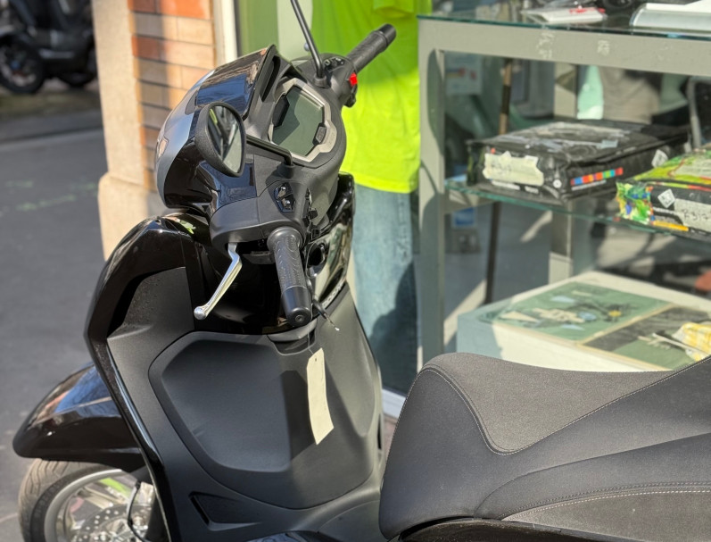 PIAGGIO BEVERLY 300 NEUF GARANTIE 5 ANS LIVRAISON POSSIBLE