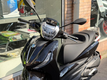 PIAGGIO BEVERLY 300 NEUF GARANTIE 5 ANS LIVRAISON POSSIBLE