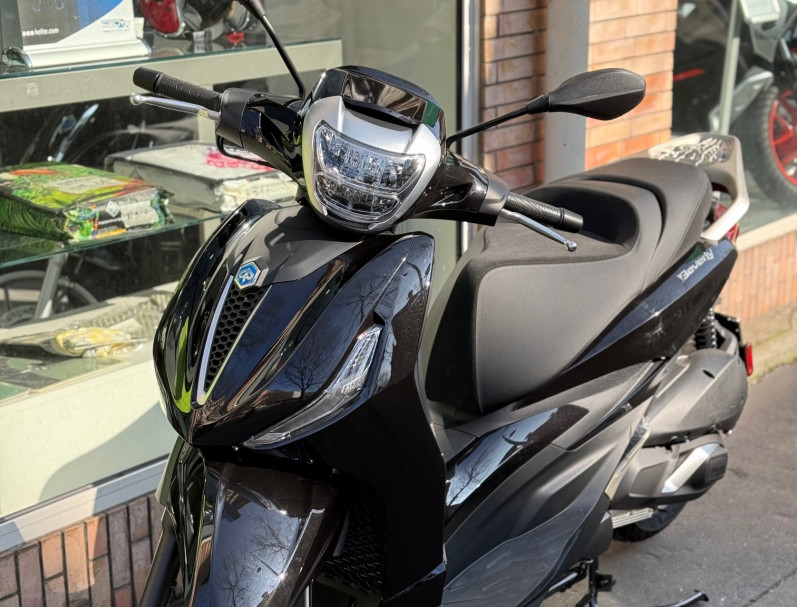 PIAGGIO BEVERLY 300 NEUF GARANTIE 5 ANS LIVRAISON POSSIBLE
