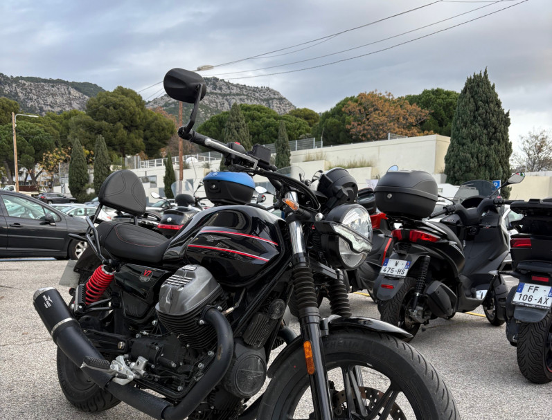 MOTO GUZZI V7 STONE SPECIAL EDITION 2900 KMS COMME NEUVE