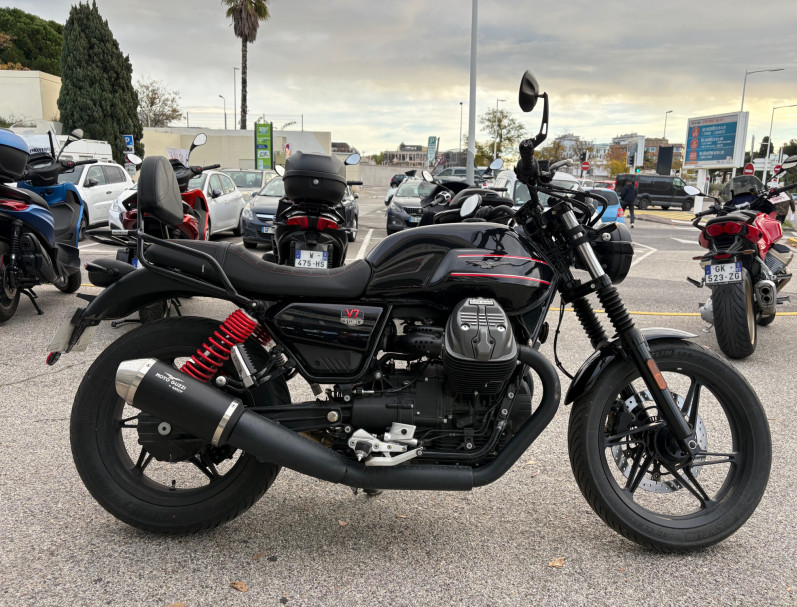 MOTO GUZZI V7 STONE SPECIAL EDITION 2900 KMS COMME NEUVE
