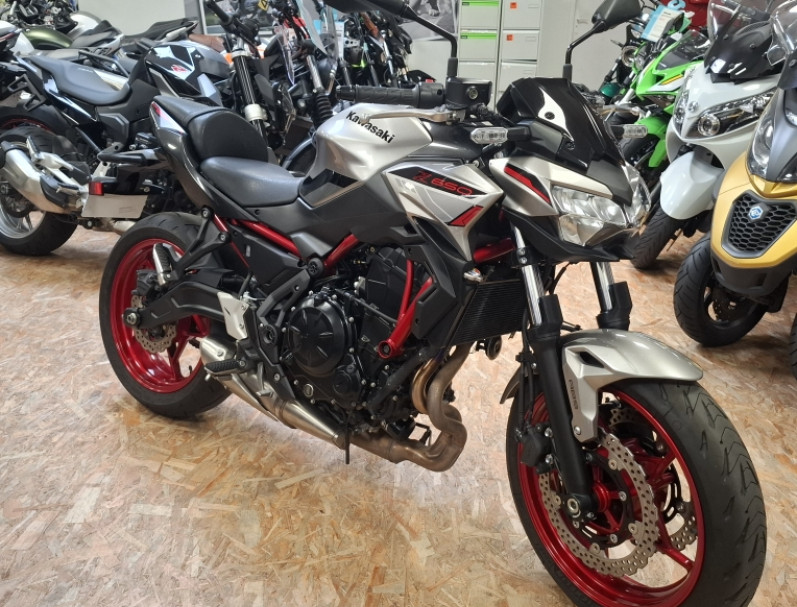 KAWASAKI Z 650 (47.5CV) IDEAL PERMIS A2