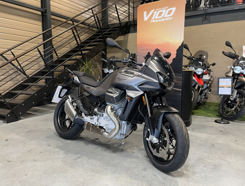 MOTO GUZZI V100  MANDELLO carte grise offerte 