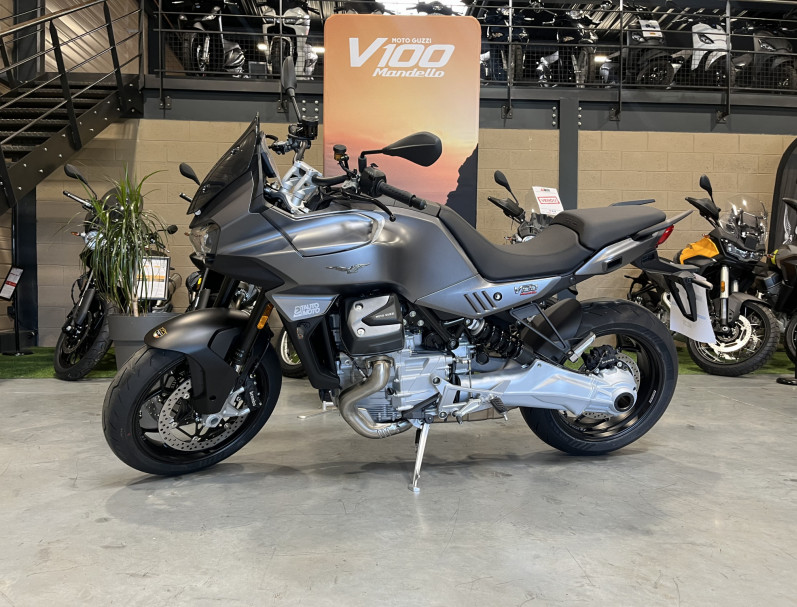 MOTO GUZZI V100  MANDELLO carte grise offerte 