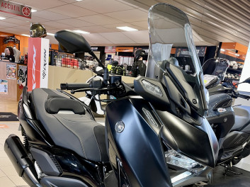 YAMAHA XMAX 300 Tech Max