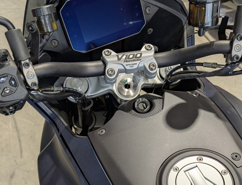 MOTO GUZZI V100  MANDELLO SUPERBE