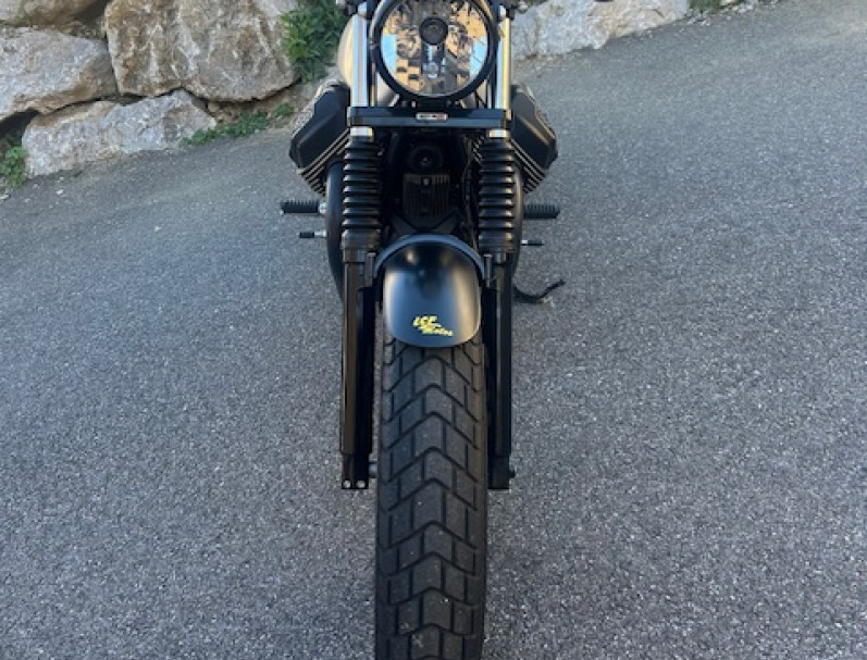 MOTO GUZZI V9 BOBBER