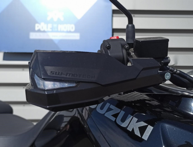 SUZUKI DL 1050 V STROM DARK RALLY N°6/11