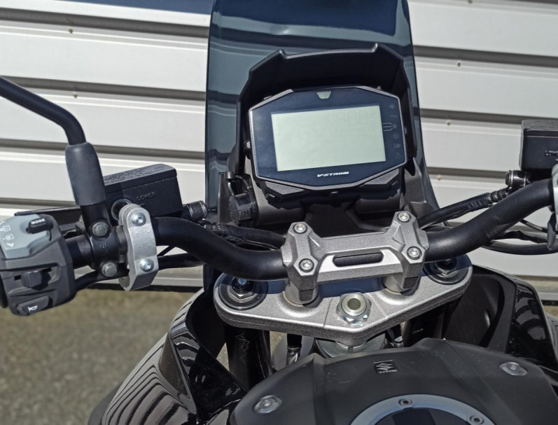 SUZUKI DL 1050 V STROM DARK RALLY N°6/11