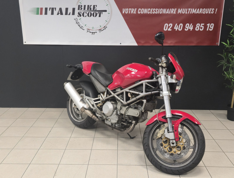 DUCATI 900 MONSTER