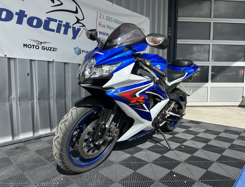 SUZUKI GSX-R 750