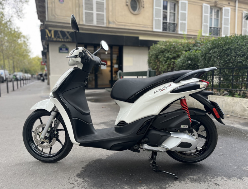 PIAGGIO LIBERTY S 125 Iget BLANC - 1ER MAIN