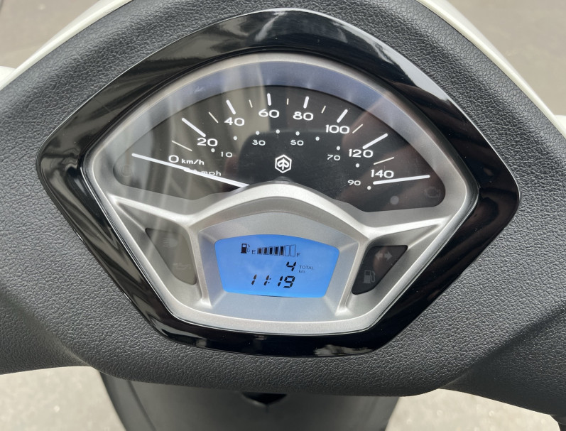 PIAGGIO LIBERTY S 125 Iget BLANC - 1ER MAIN