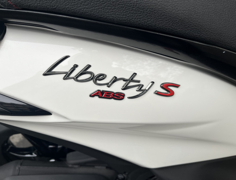 PIAGGIO LIBERTY S 125 Iget BLANC - 1ER MAIN