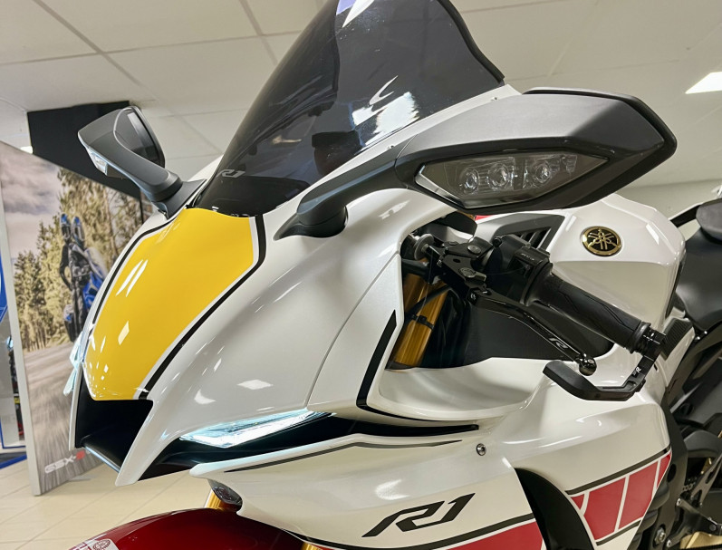 YAMAHA YZF 1000 R1 60TH