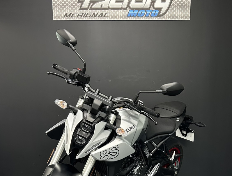 SUZUKI GSX-8S A2