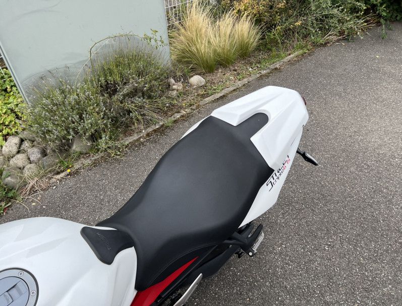 TRIUMPH STREET TRIPLE 675 R
