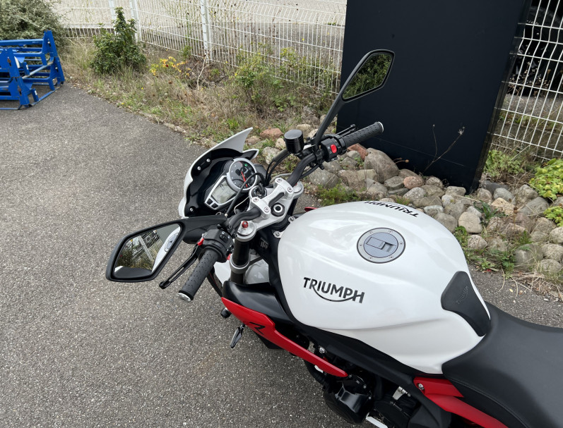 TRIUMPH STREET TRIPLE 675 R