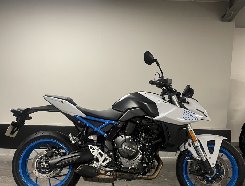 SUZUKI GSX-8S