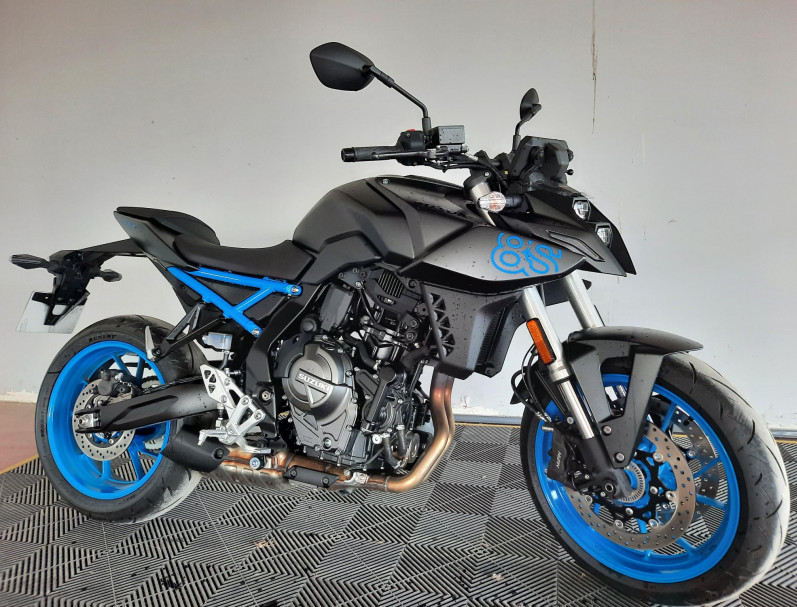 SUZUKI GSX-8S A2