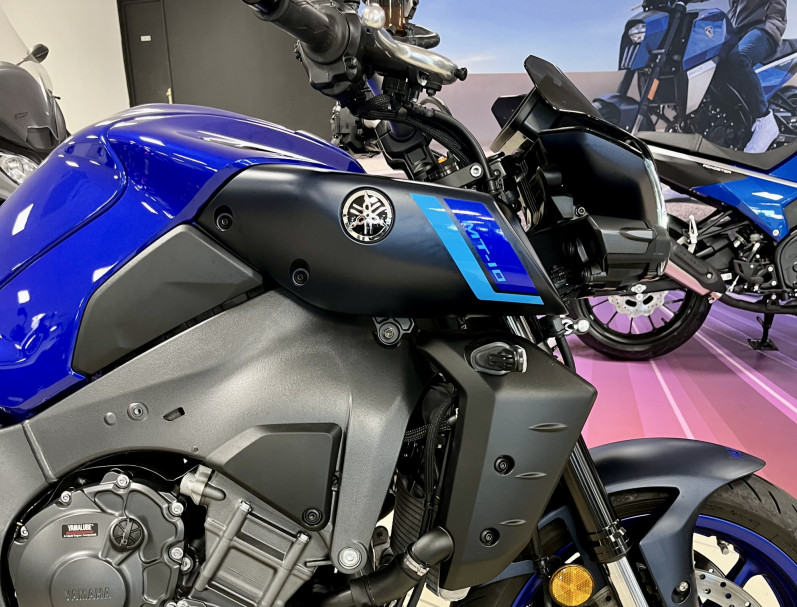 YAMAHA MT-10