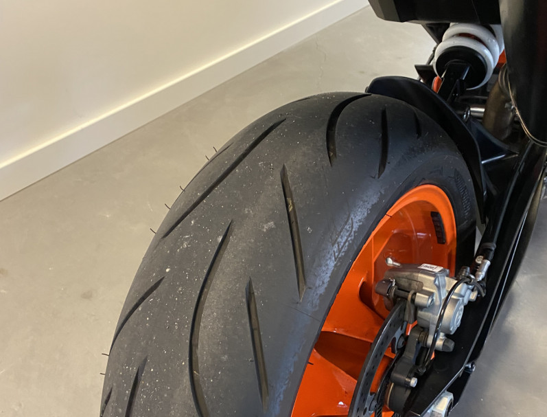 KTM 890 DUKE R