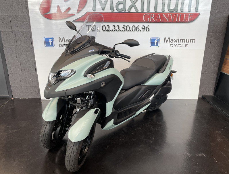 TRICITY 300