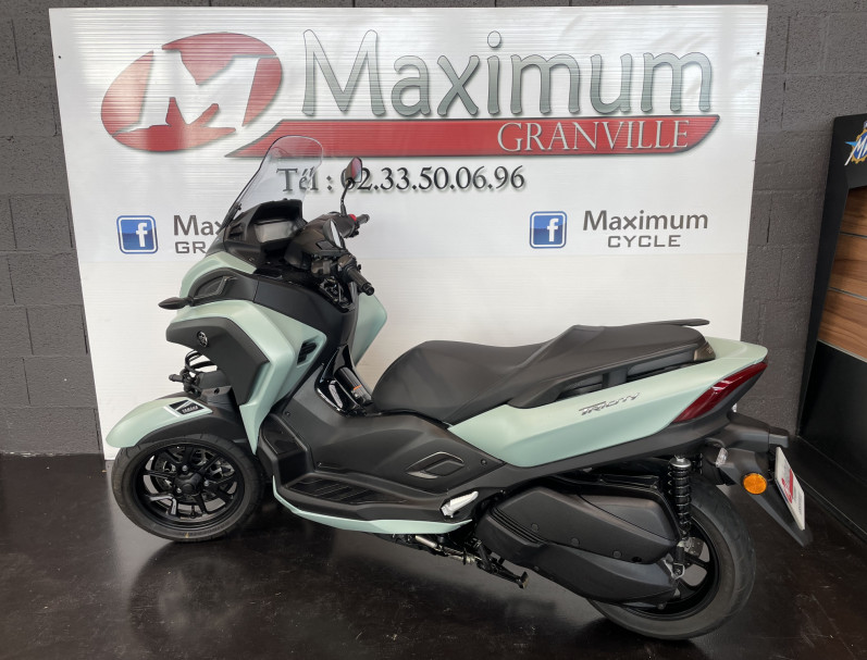 TRICITY 300