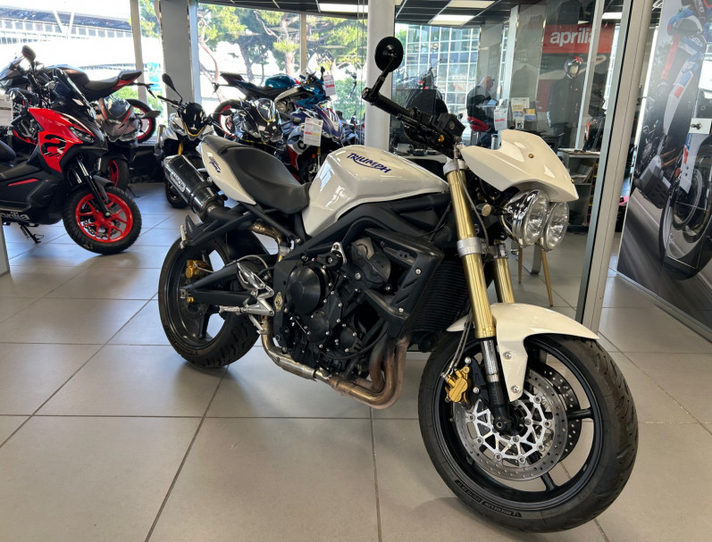 TRIUMPH STREET TRIPLE 675