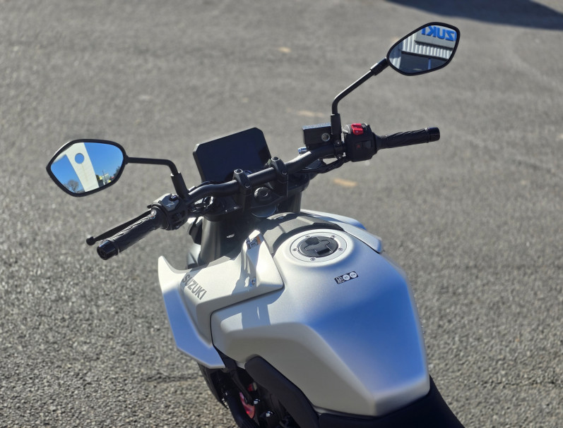 SUZUKI GSX-8S A2