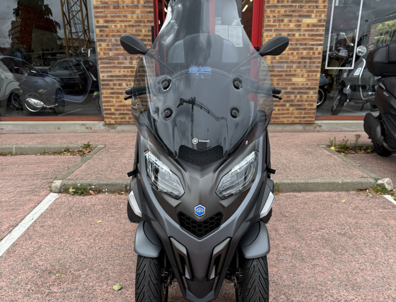 PIAGGIO MP3 530 2025 top case + tablier + poignée chauffante 
