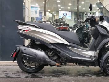 PIAGGIO MP3 530 HPE EXCLUSIVE PARFAIT ETAT - GARANTIE PIAGGIO PRIVILEGE 1 AN