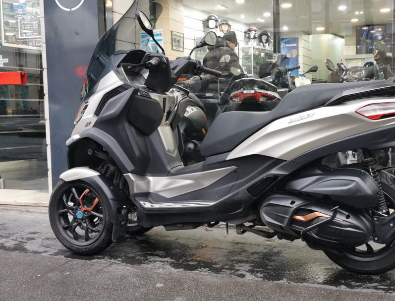 PIAGGIO MP3 530 HPE EXCLUSIVE PARFAIT ETAT - GARANTIE PIAGGIO PRIVILEGE 1 AN