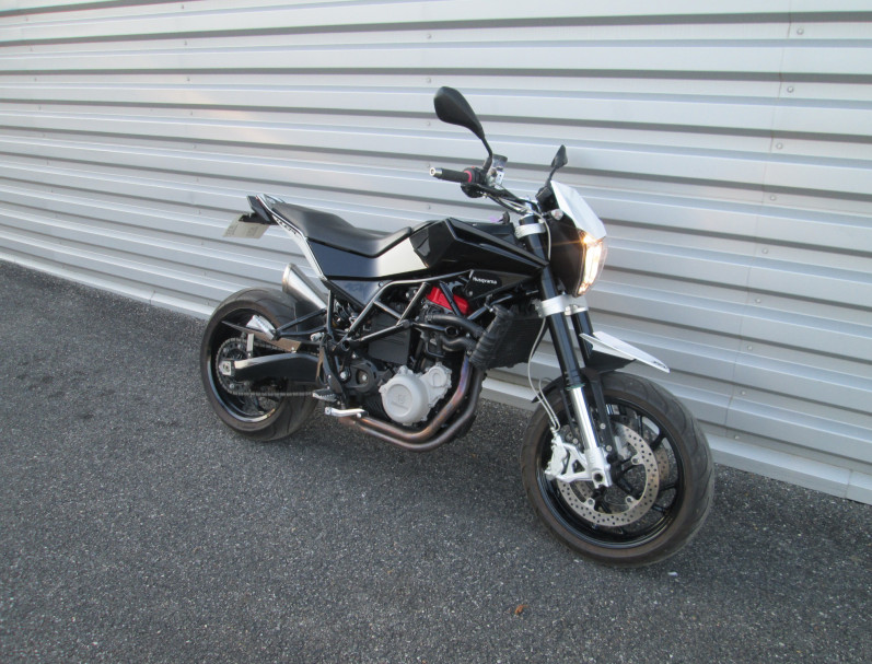 HUSQVARNA NUDA 900