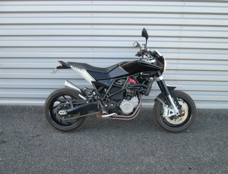 HUSQVARNA NUDA 900