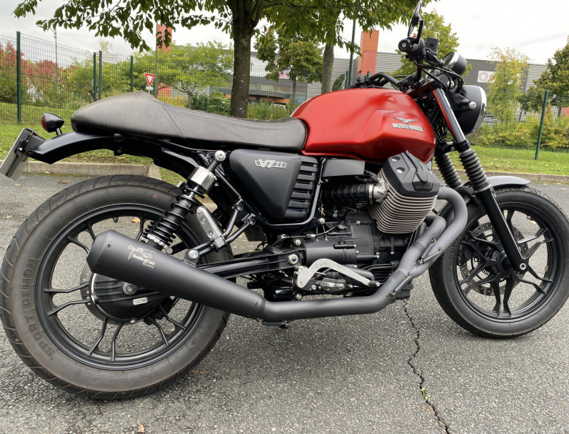 MOTO GUZZI V7