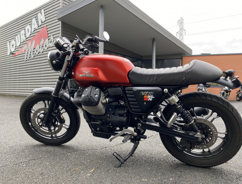 MOTO GUZZI V7