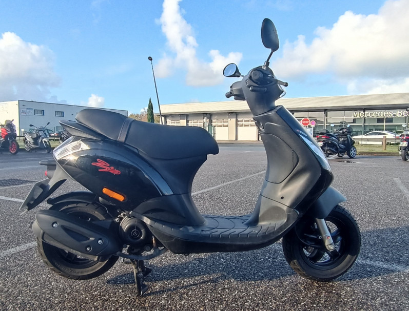 PIAGGIO ZIP 50 – Noir Brillant – 6 800 km – Garantie 3 mois