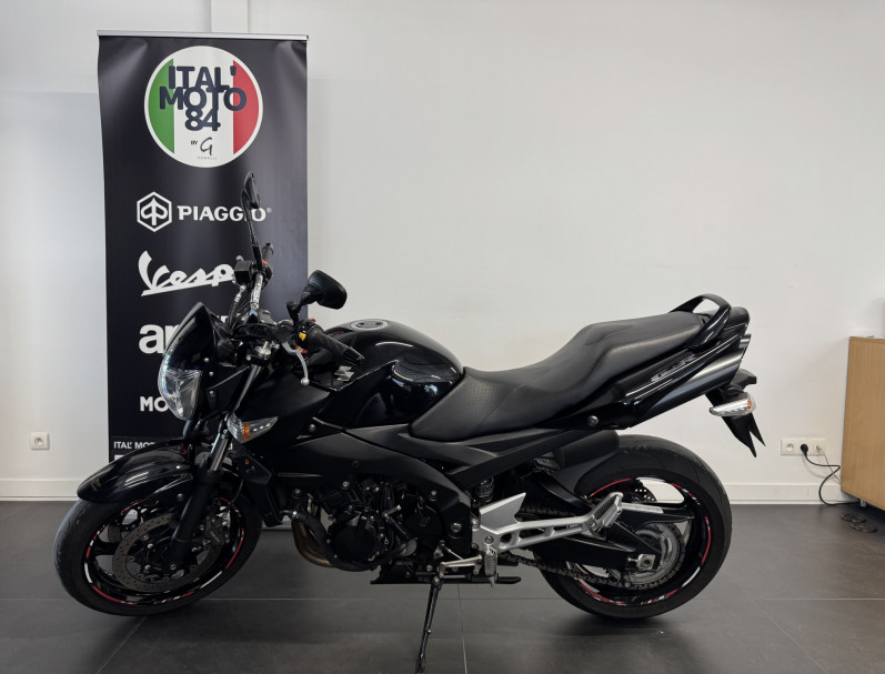 SUZUKI GSR 600