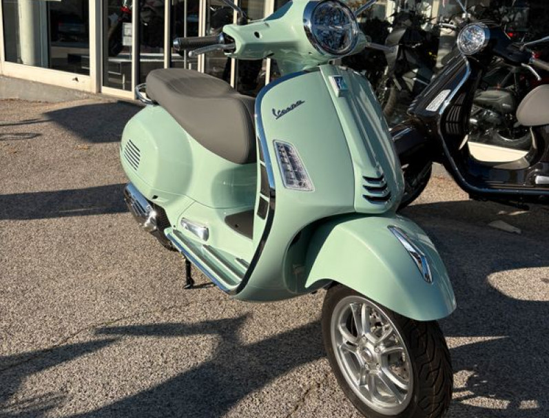 VESPA GTS 125 CLASSIC 2025 160 KMS ETAT NEUF 