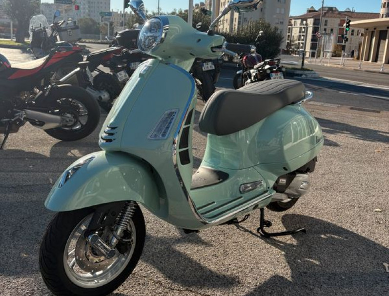 VESPA GTS 125 CLASSIC 2025 160 KMS ETAT NEUF 