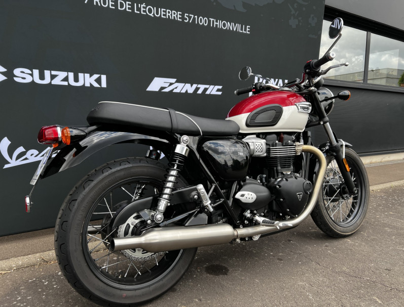 TRIUMPH BONNEVILLE T100 900