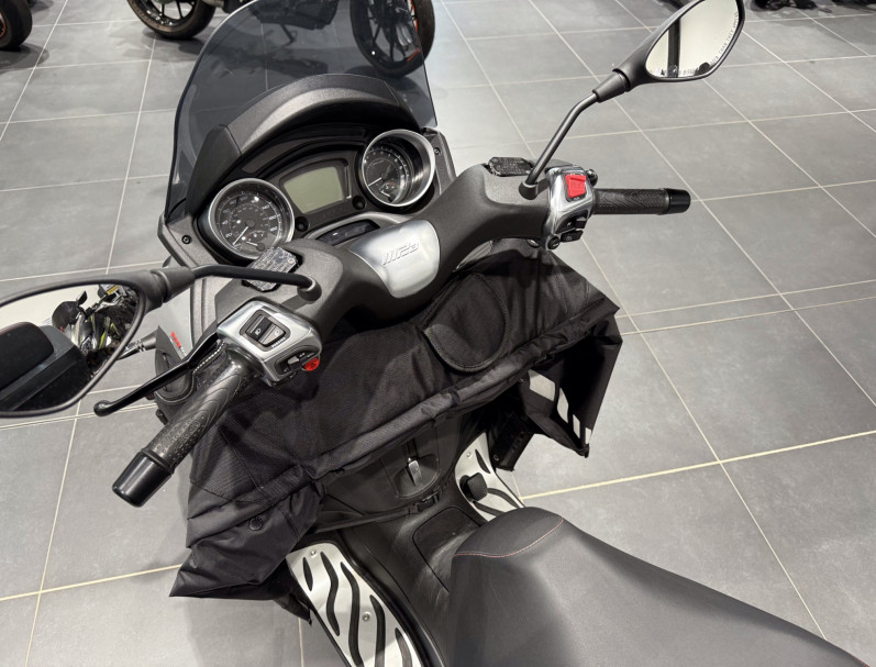 PIAGGIO MP3 300 HPE ABS ASR / Garantie 